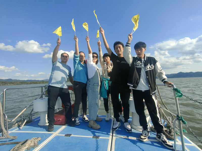 Budování týmu u jezera Dongqian v Ningbo